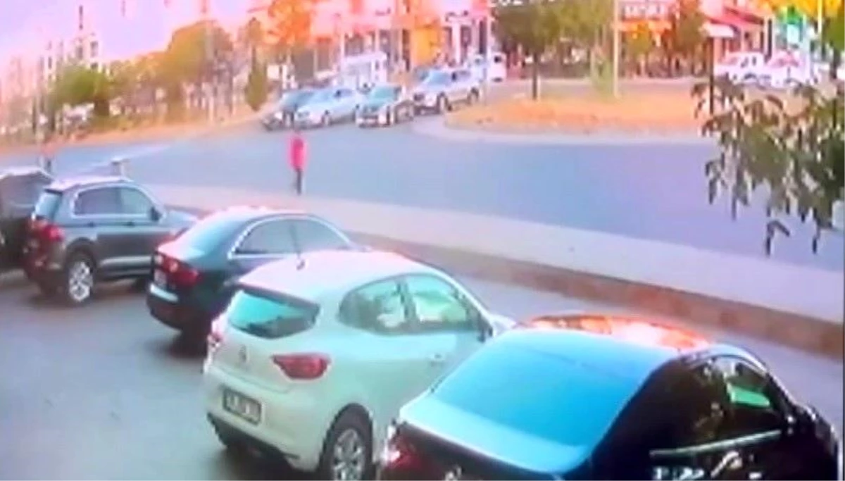 Bingöl’de otomobilin çarptığı çocuğun kaza anı güvenlik kamerasında